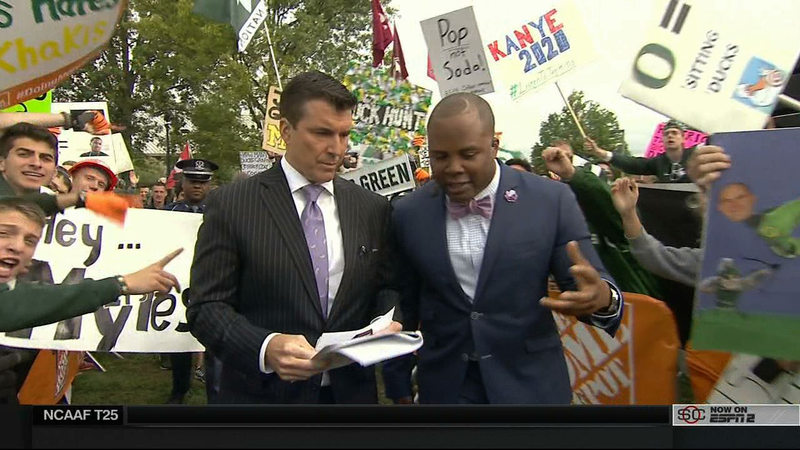 Illustration for article titled "I'm White": Your East Lansing College GameDay Sign Roundup